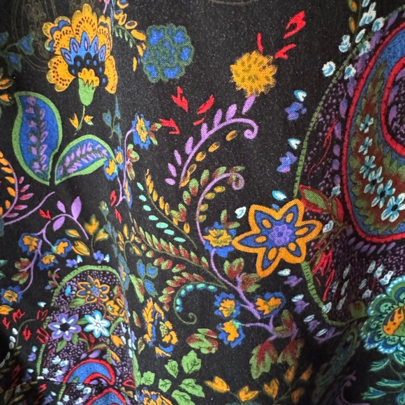 Black cap sleeve colorful printed top from Pretty Rebellious size Medium - Picture 4 of 6